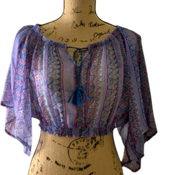 Hollister Women’s Short Sleeve Cropped Sheer Blouse Size M Aztec Print Boho Fun - Picture 1 of 12